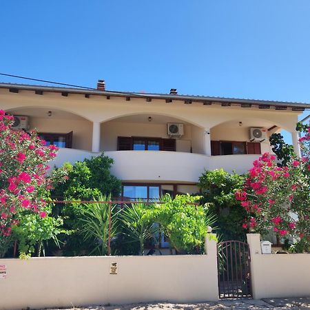 Apartments Busic Biograd Na Moru Bagian luar foto