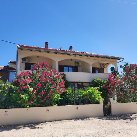 Apartments Busic Biograd Na Moru Bagian luar foto