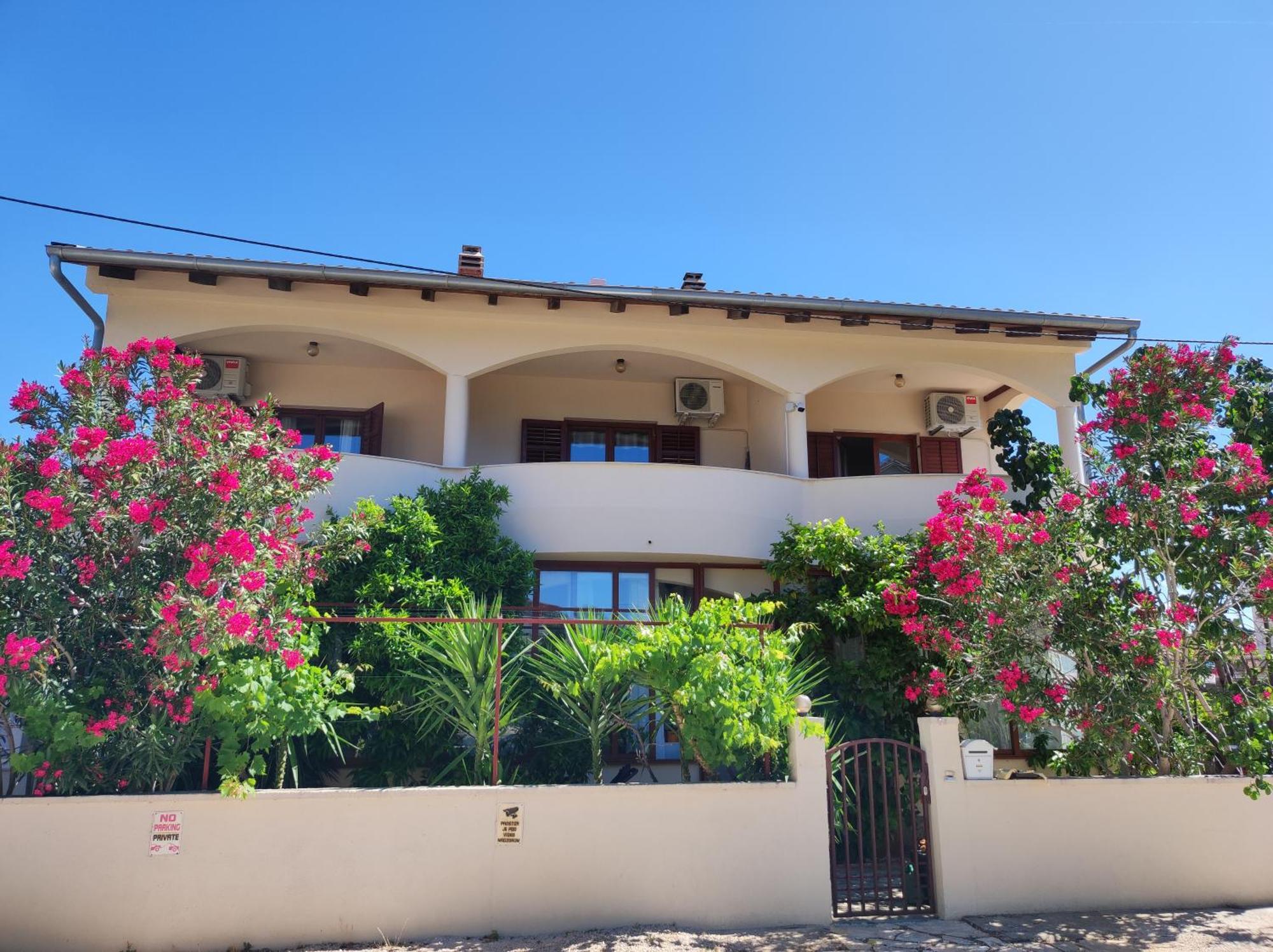 Apartments Busic Biograd Na Moru Bagian luar foto