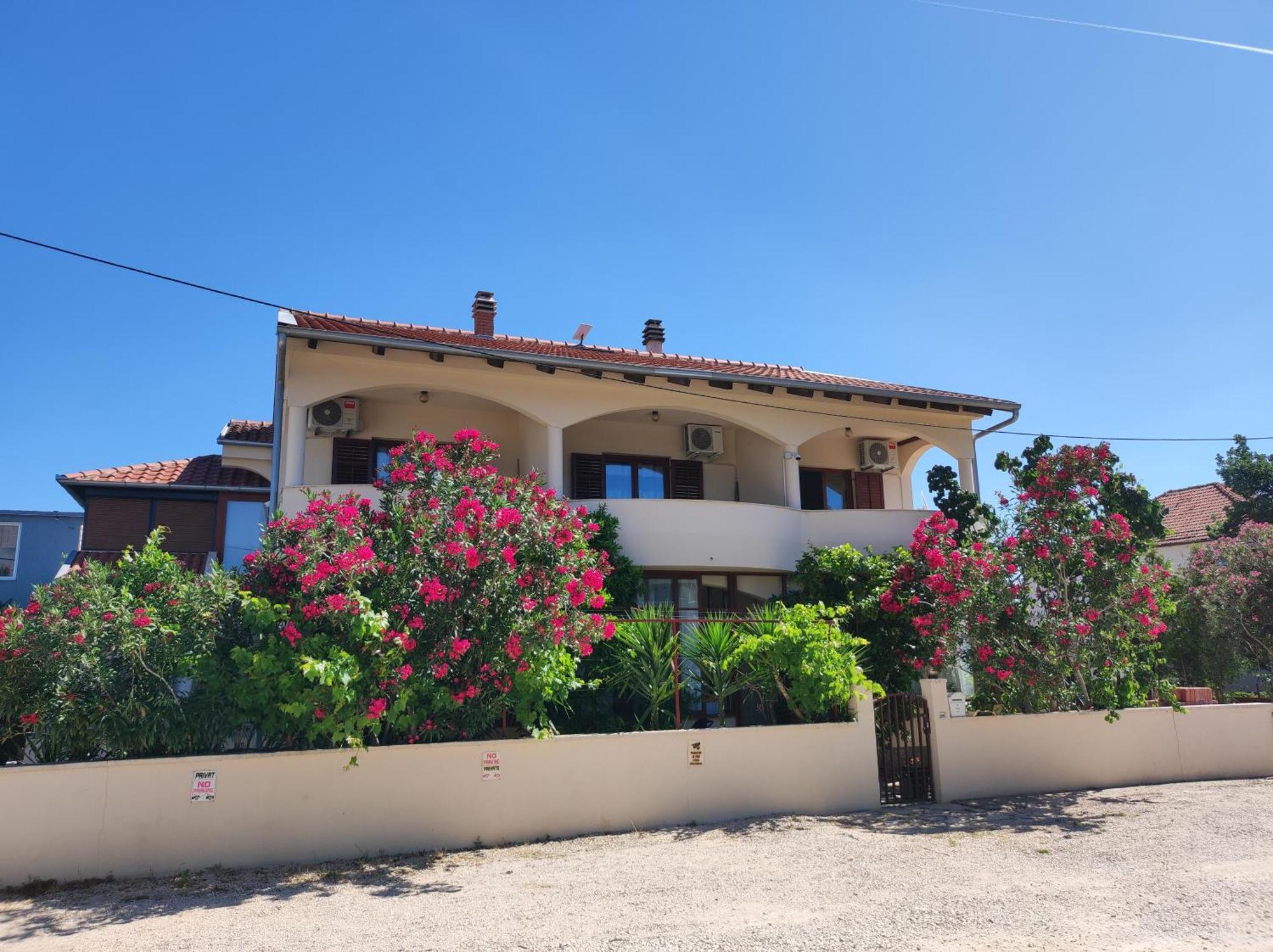 Apartments Busic Biograd Na Moru Bagian luar foto